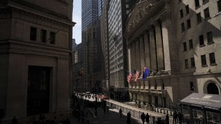 Borse incerte dopo la Fed ma in recupero sul finale. Bce: crescita più debole