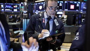 Borse miste, Piazza Affari (+0,9%) tira il fiato dopo Moody’s