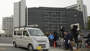 Caso Nissan: Ghosn libero su cauzione, lascia la prigione di Tokyo