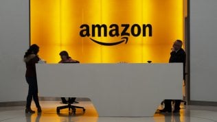 Corte Ue, l’avvocato generale: “Amazon non è tenuta a fornire assistenza al telefono”