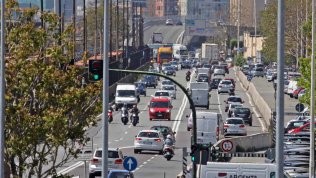 Assicurazione auto, premio medio a 415 euro. Napoli e Prato le più care