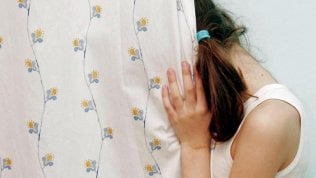 Donne vittima di violenza, congedo pagato: le domande si presentano via web