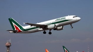 Atlantia chiude le porte ad Alitalia: “Non possiamo aprire altro fronte”