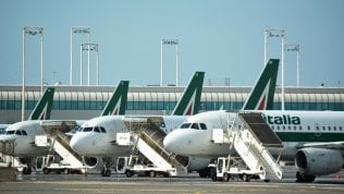 Scadono i termini per Alitalia, probabile rinvio. Pil e disoccupazione nell’agenda dei mercati