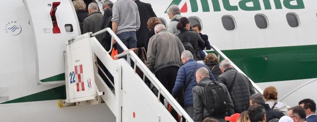 Alitalia, due anni dal fallimento. E i commissari studiano l’ennesimo rinvio della scadenza dei termini