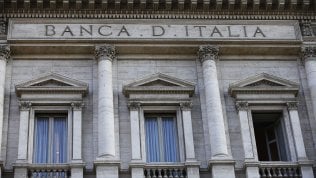 Il Tesoro alleggerisce il conto corrente, scende il debito pubblico