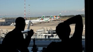 Sciopero trasporto aereo, Alitalia cancella più di trecento voli