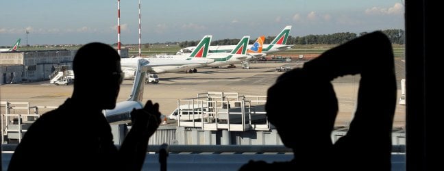 Aerei, martedì lo sciopero. Alitalia cancella metà dei voli